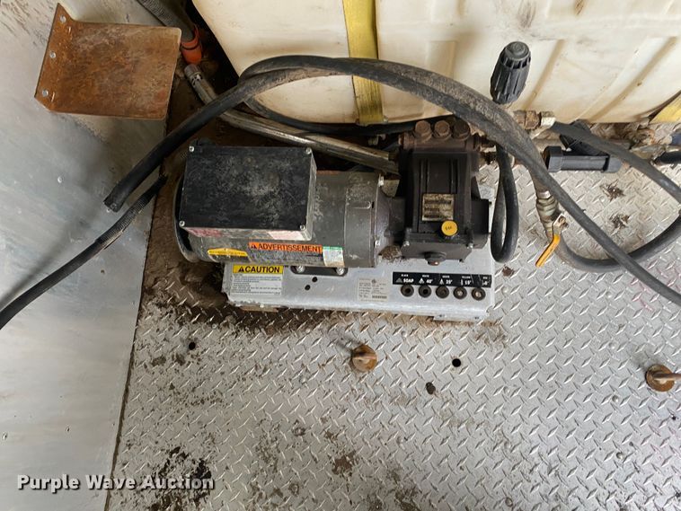 image for item KB9592 2004 International 4400  box truck