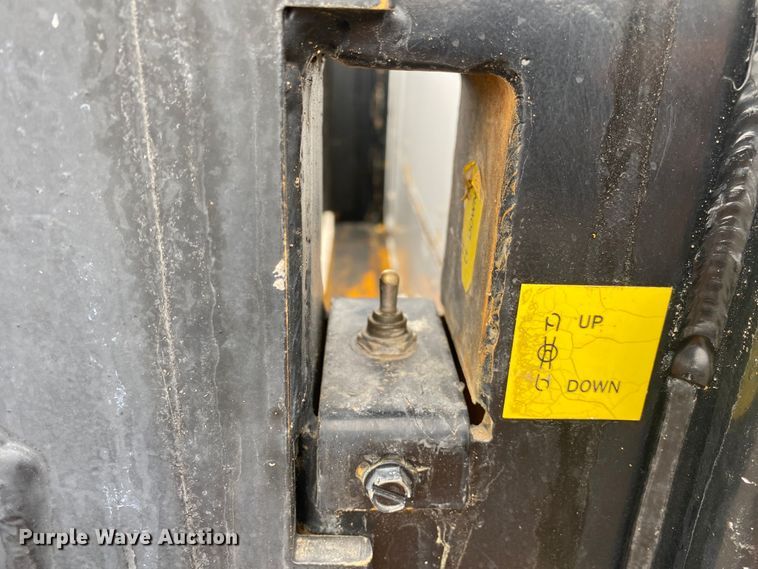 image for item KB9592 2004 International 4400  box truck