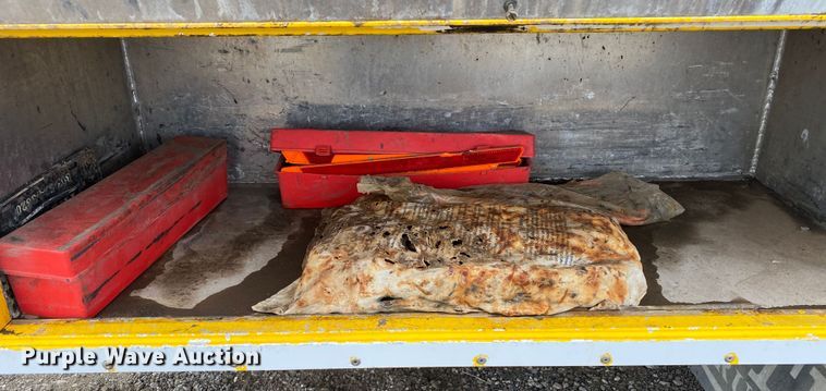 image for item KB9592 2004 International 4400  box truck