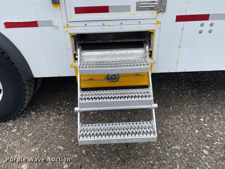 image for item KB9592 2004 International 4400  box truck