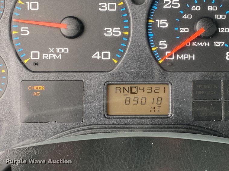 image for item KB9592 2004 International 4400  box truck