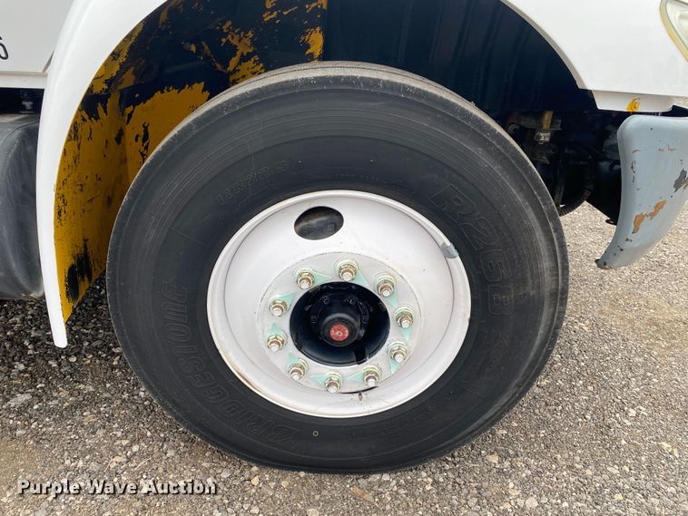 image for item KB9592 2004 International 4400  box truck