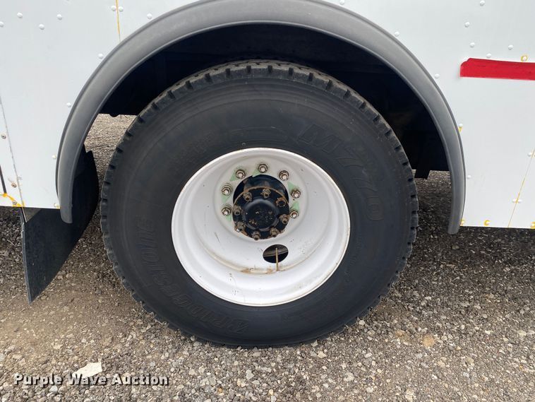 image for item KB9592 2004 International 4400  box truck