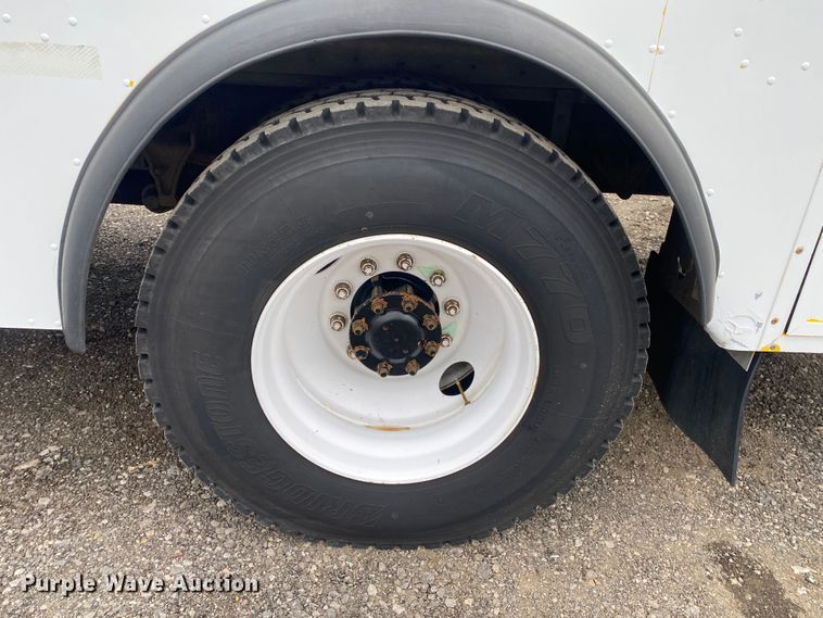 image for item KB9592 2004 International 4400  box truck