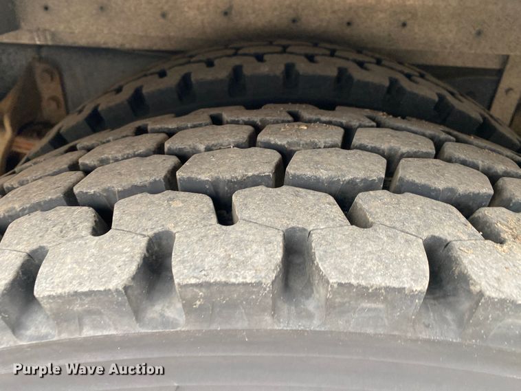 image for item KB9592 2004 International 4400  box truck