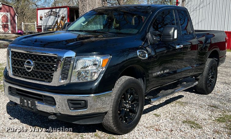 image for item KR9415 2017 Nissan Titan  King Cab pickup truck