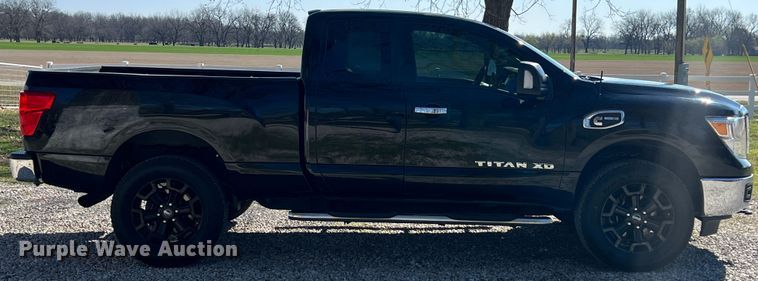 image for item KR9415 2017 Nissan Titan  King Cab pickup truck