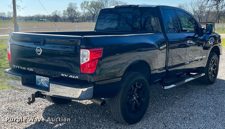 image for item KR9415 2017 Nissan Titan  King Cab pickup truck