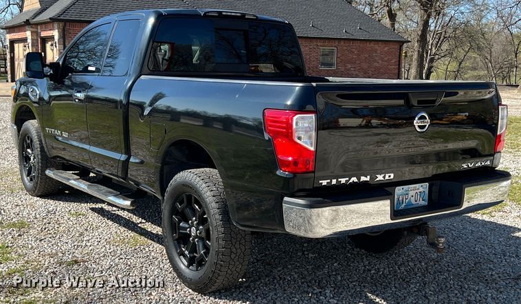 image for item KR9415 2017 Nissan Titan  King Cab pickup truck