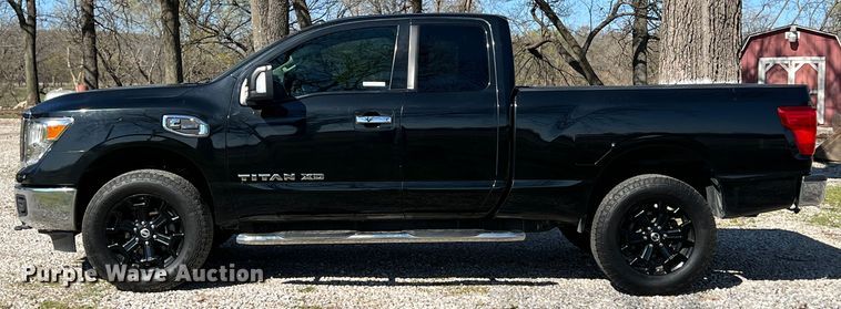 image for item KR9415 2017 Nissan Titan  King Cab pickup truck