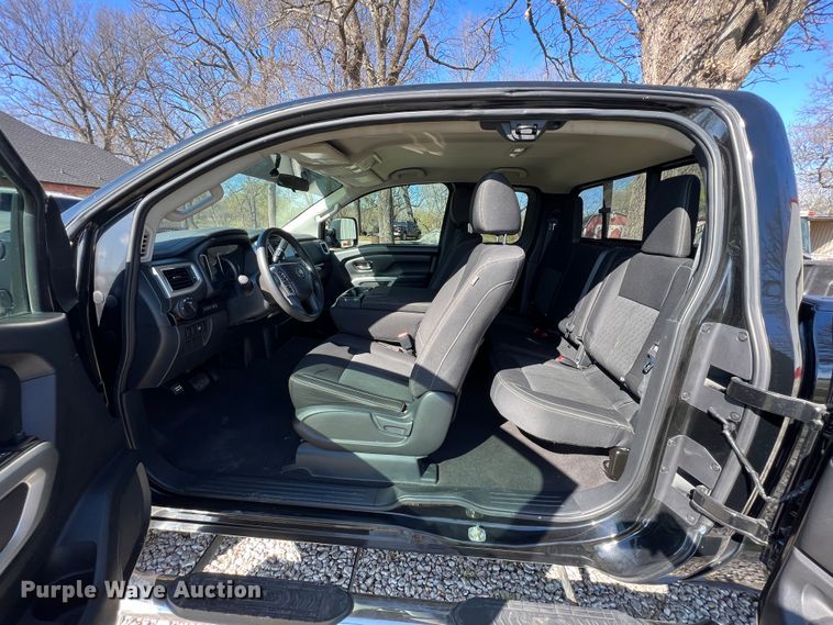 image for item KR9415 2017 Nissan Titan  King Cab pickup truck