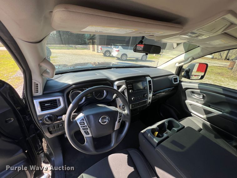 image for item KR9415 2017 Nissan Titan  King Cab pickup truck