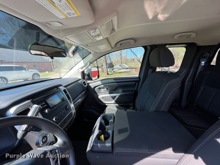 image for item KR9415 2017 Nissan Titan  King Cab pickup truck