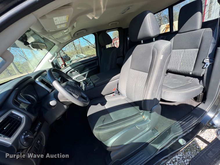 image for item KR9415 2017 Nissan Titan  King Cab pickup truck