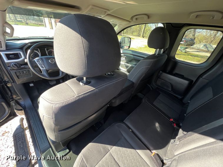 image for item KR9415 2017 Nissan Titan  King Cab pickup truck