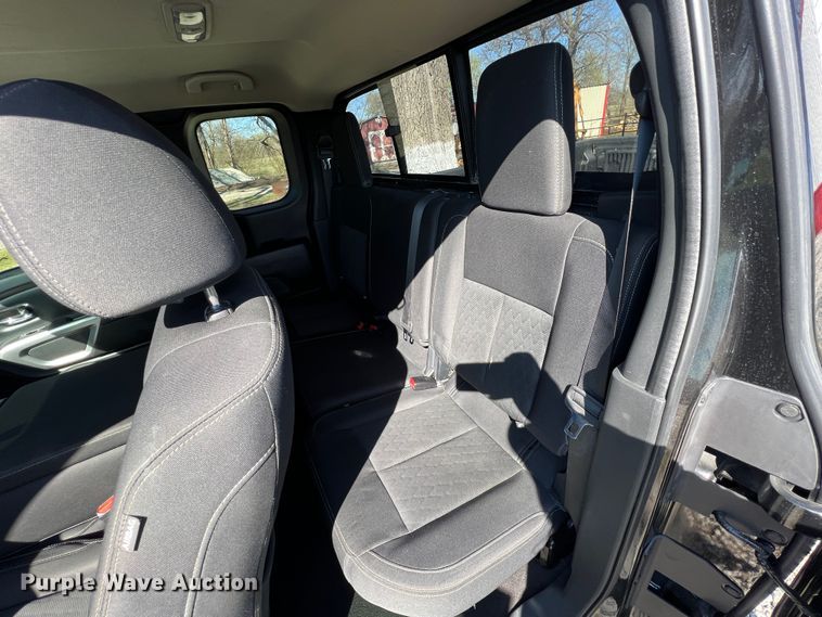 image for item KR9415 2017 Nissan Titan  King Cab pickup truck