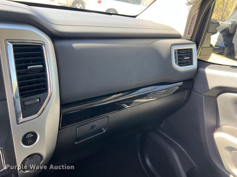 image for item KR9415 2017 Nissan Titan  King Cab pickup truck