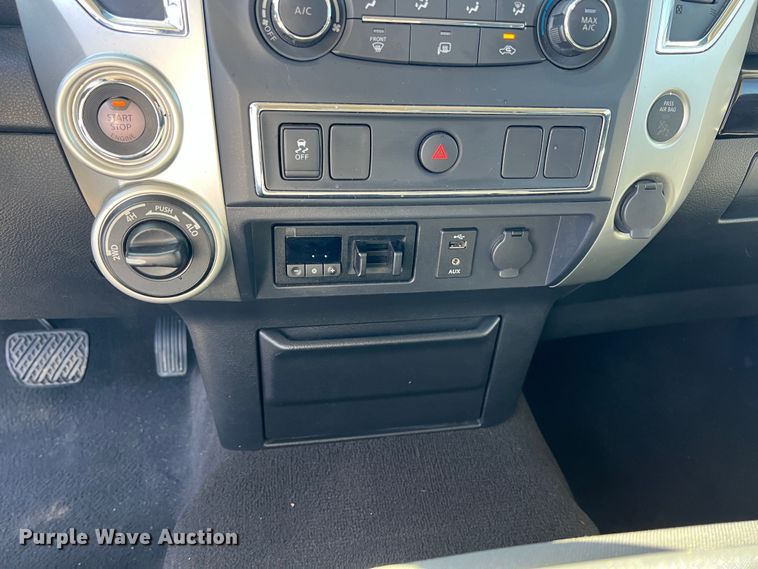 image for item KR9415 2017 Nissan Titan  King Cab pickup truck