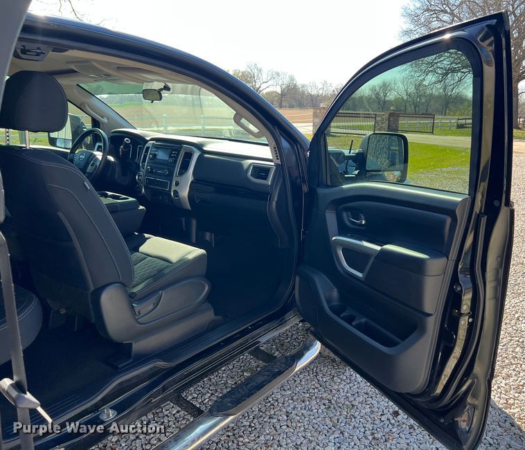 image for item KR9415 2017 Nissan Titan  King Cab pickup truck