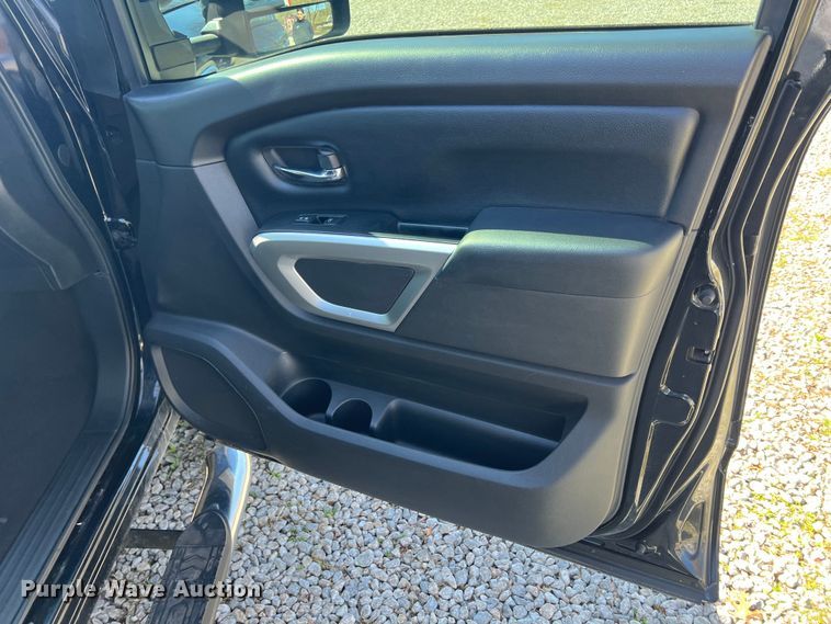 image for item KR9415 2017 Nissan Titan  King Cab pickup truck