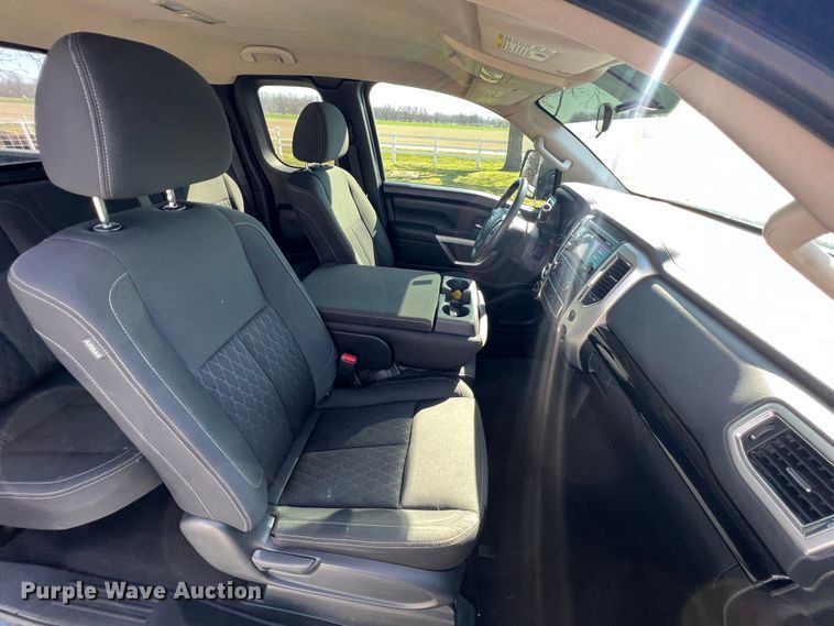 image for item KR9415 2017 Nissan Titan  King Cab pickup truck