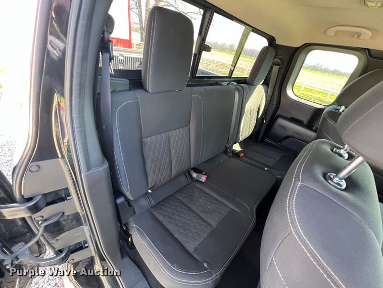 image for item KR9415 2017 Nissan Titan  King Cab pickup truck