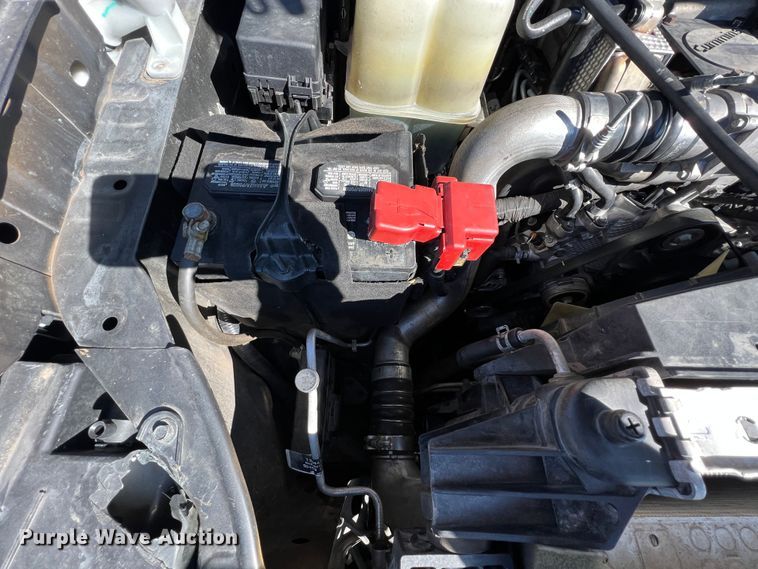 image for item KR9415 2017 Nissan Titan  King Cab pickup truck