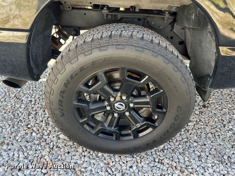 image for item KR9415 2017 Nissan Titan  King Cab pickup truck