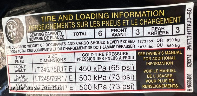 image for item KR9415 2017 Nissan Titan  King Cab pickup truck