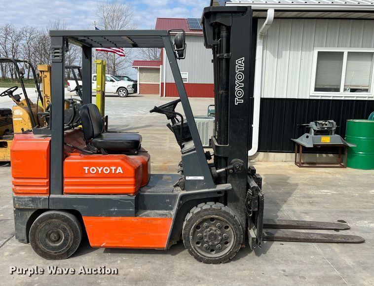 image for item LA9864 Toyota 5FGC30  forklift