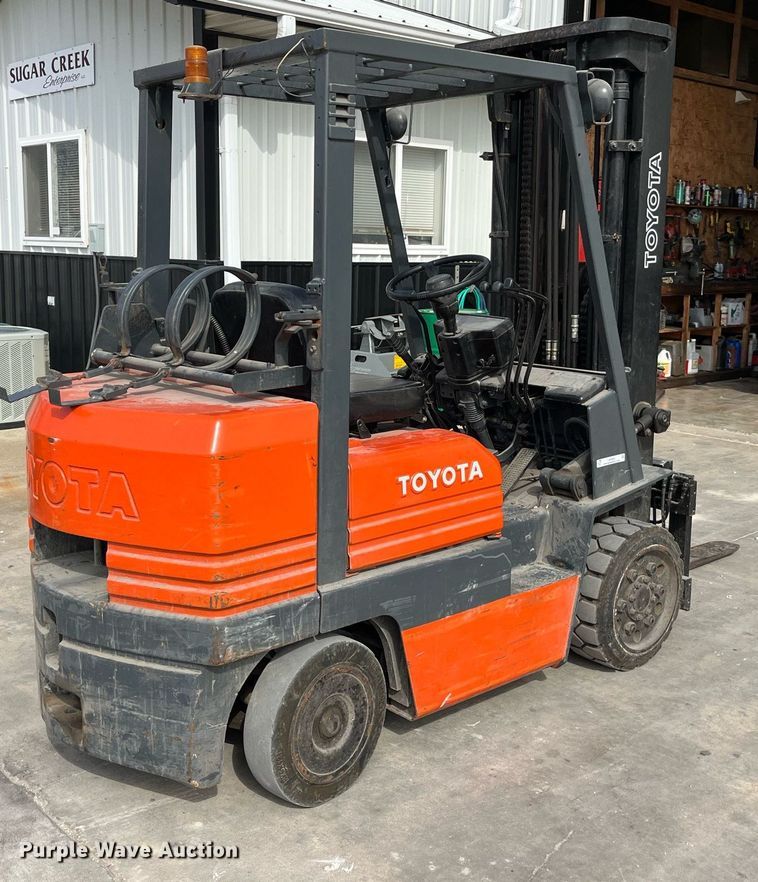 image for item LA9864 Toyota 5FGC30  forklift