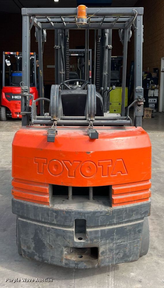 image for item LA9864 Toyota 5FGC30  forklift