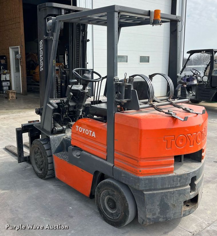 image for item LA9864 Toyota 5FGC30  forklift