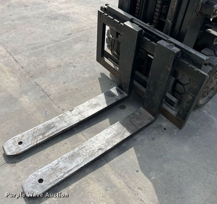 image for item LA9864 Toyota 5FGC30  forklift