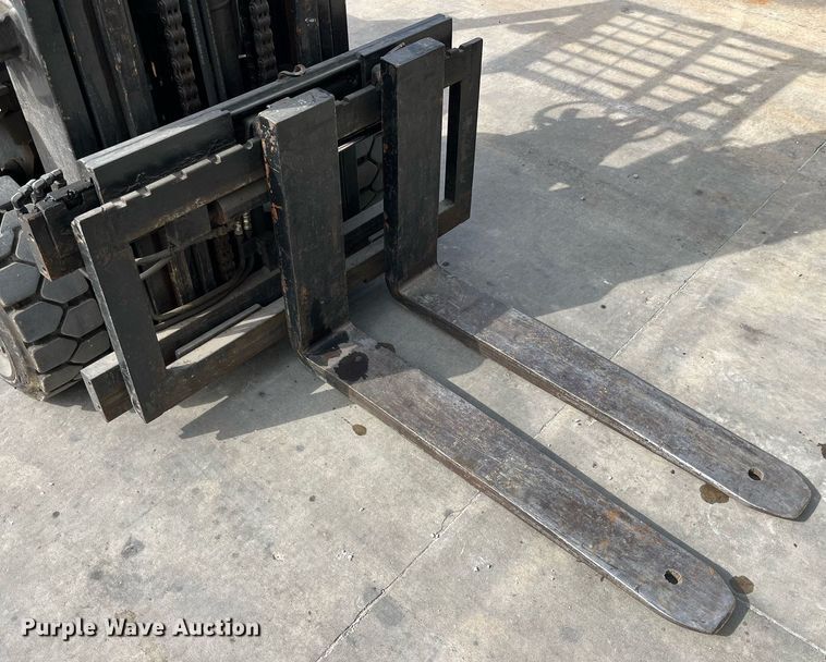 image for item LA9864 Toyota 5FGC30  forklift