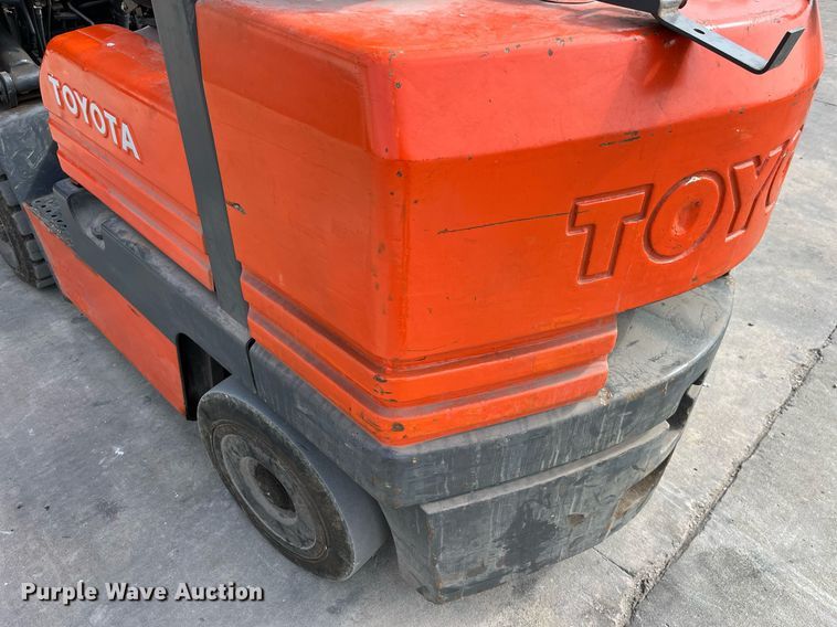 image for item LA9864 Toyota 5FGC30  forklift
