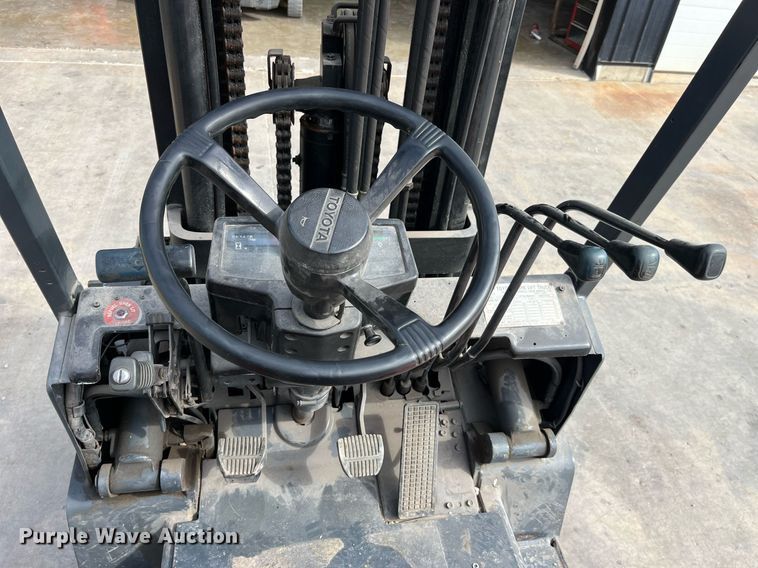 image for item LA9864 Toyota 5FGC30  forklift