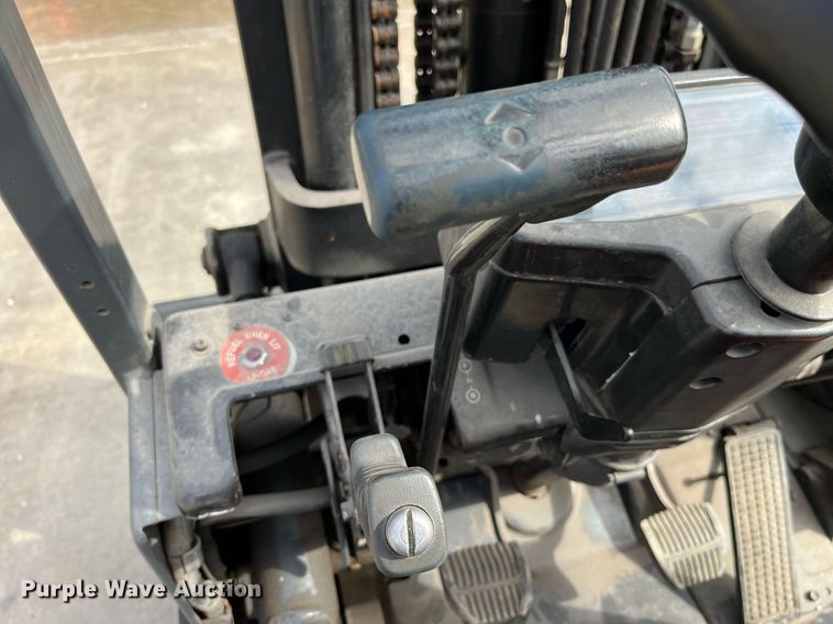image for item LA9864 Toyota 5FGC30  forklift