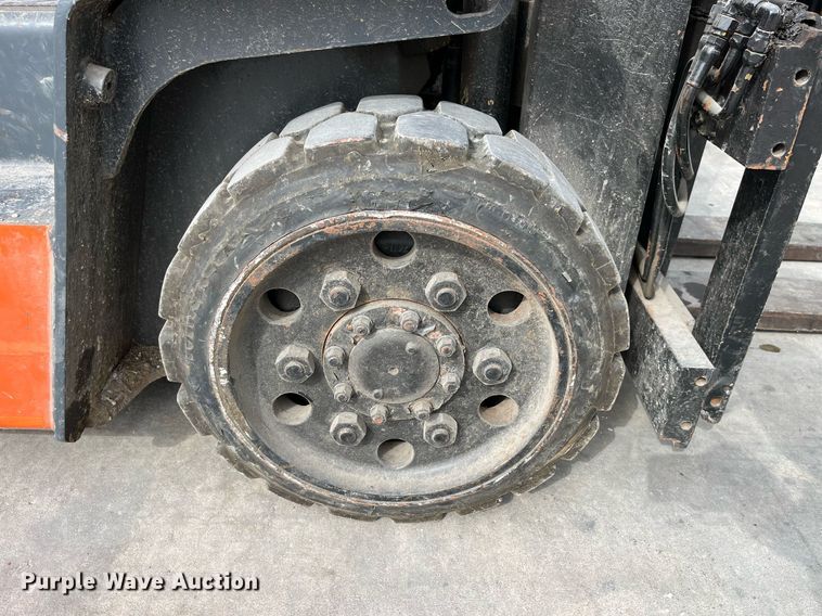 image for item LA9864 Toyota 5FGC30  forklift