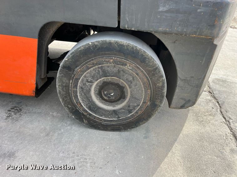 image for item LA9864 Toyota 5FGC30  forklift