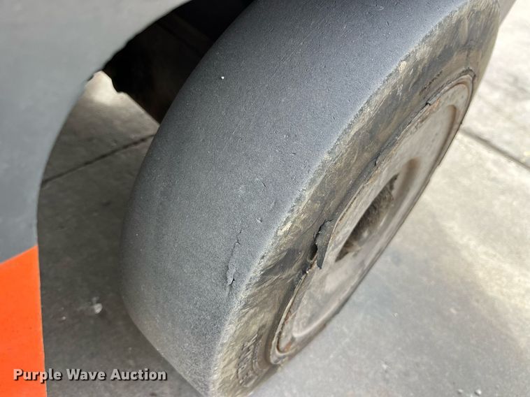 image for item LA9864 Toyota 5FGC30  forklift