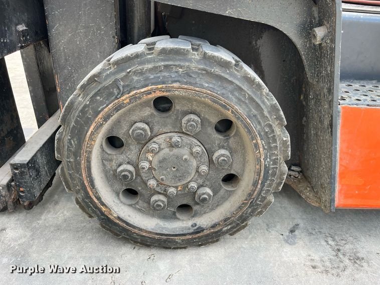 image for item LA9864 Toyota 5FGC30  forklift