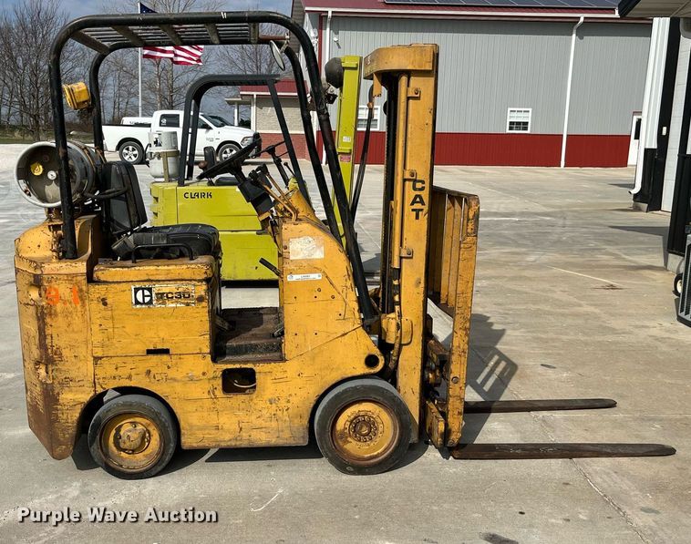 image for item LA9865 Caterpillar TC30  forklift