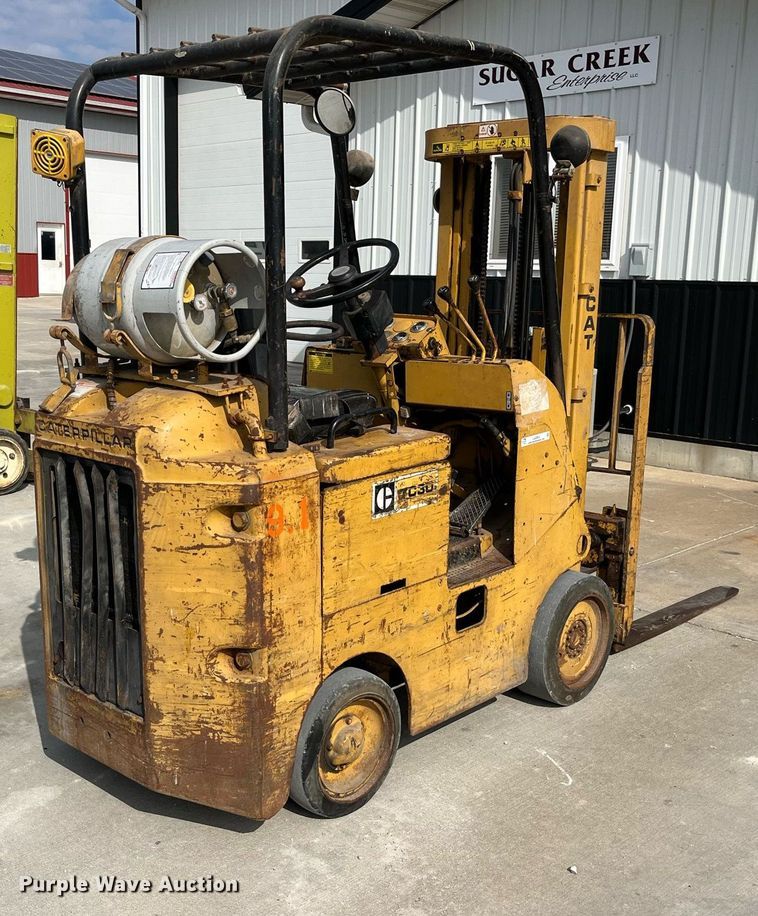 image for item LA9865 Caterpillar TC30  forklift