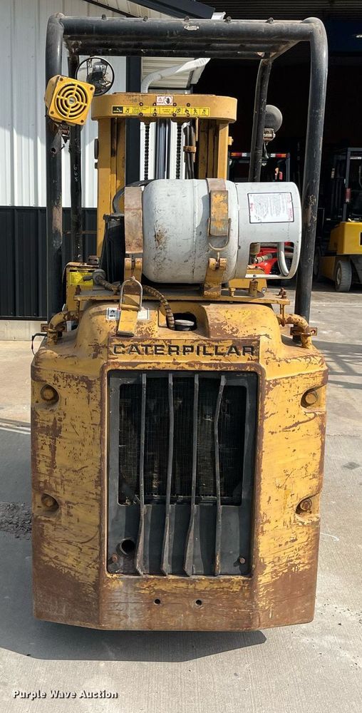image for item LA9865 Caterpillar TC30  forklift