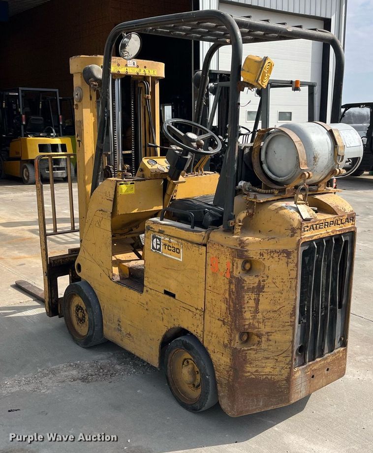 image for item LA9865 Caterpillar TC30  forklift