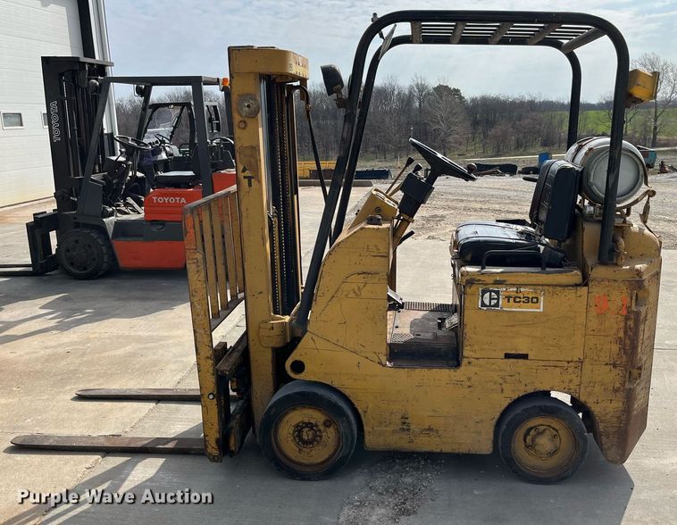 image for item LA9865 Caterpillar TC30  forklift