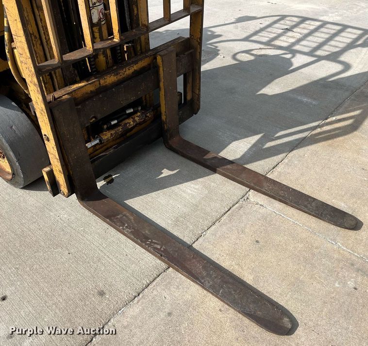 image for item LA9865 Caterpillar TC30  forklift