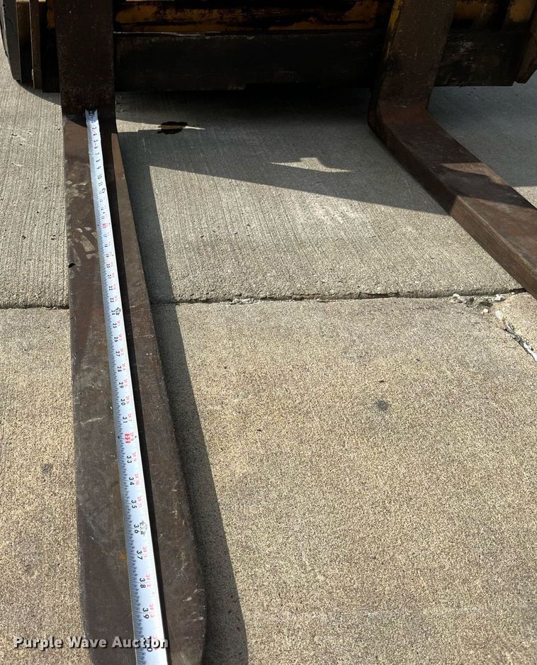 image for item LA9865 Caterpillar TC30  forklift