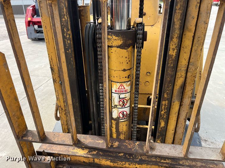 image for item LA9865 Caterpillar TC30  forklift